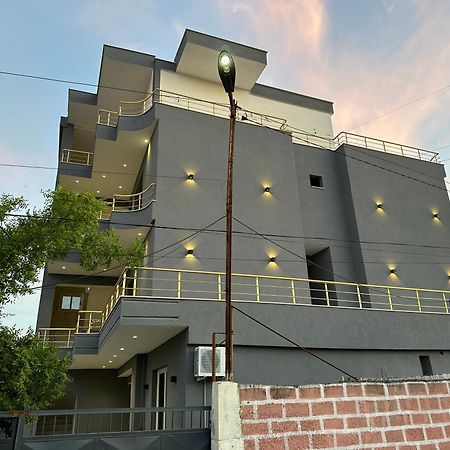 Mico'S Apartments Vlorë Exterior foto
