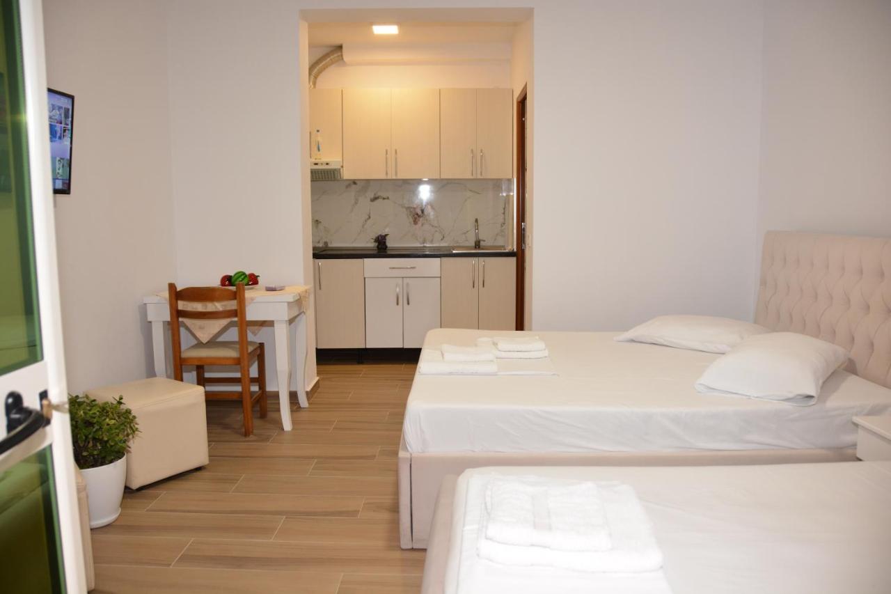 Mico'S Apartments Vlorë Exterior foto