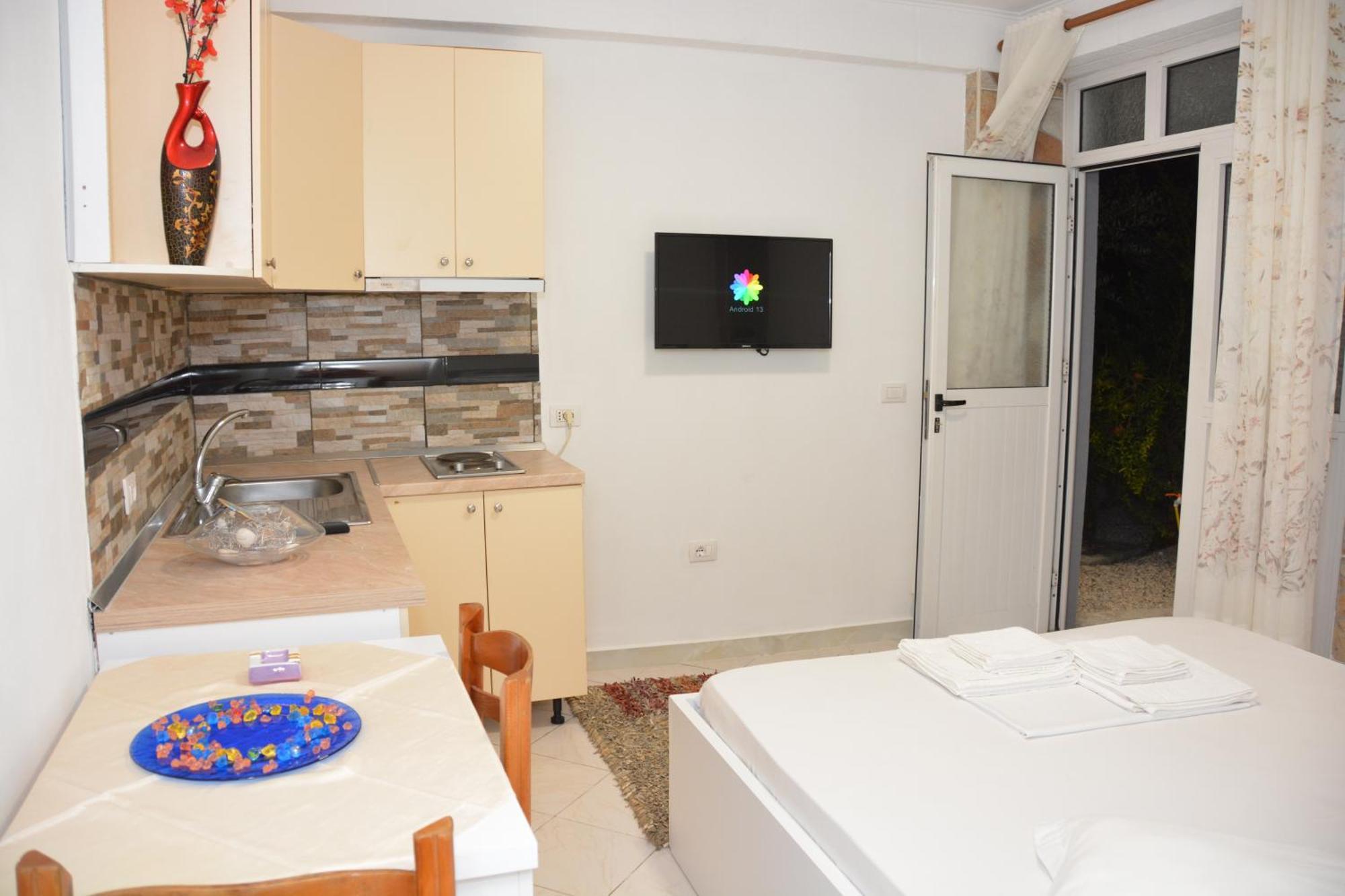 Mico'S Apartments Vlorë Exterior foto