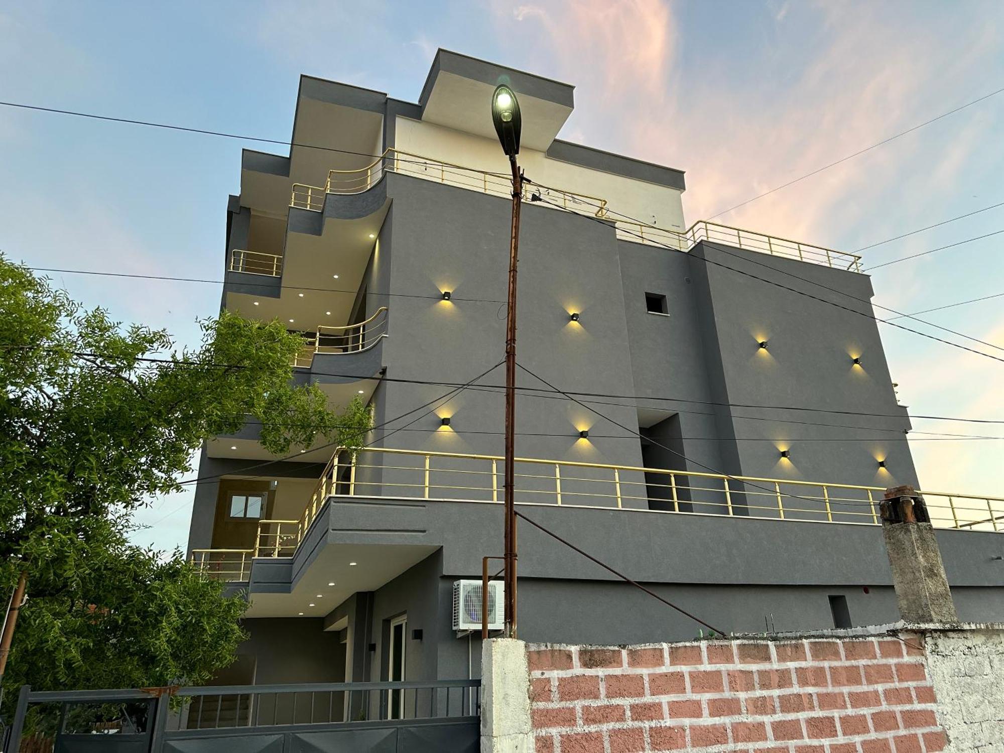Mico'S Apartments Vlorë Exterior foto