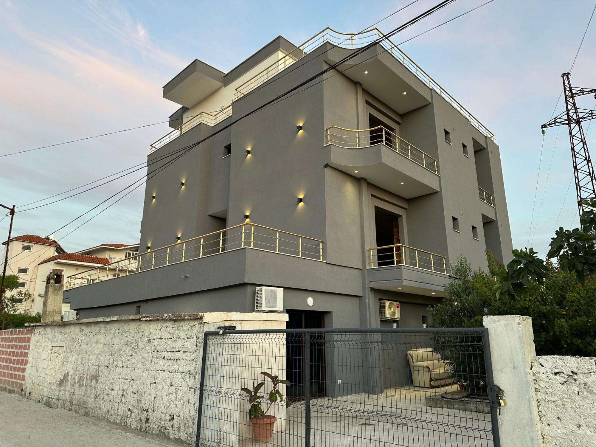Mico'S Apartments Vlorë Exterior foto