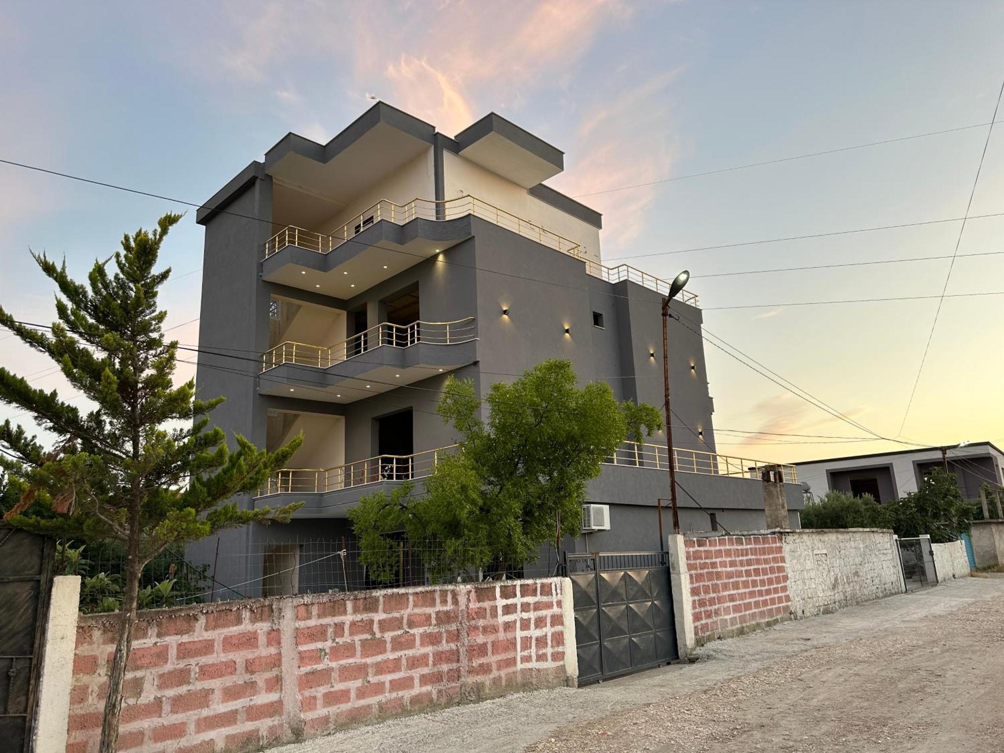 Mico'S Apartments Vlorë Exterior foto