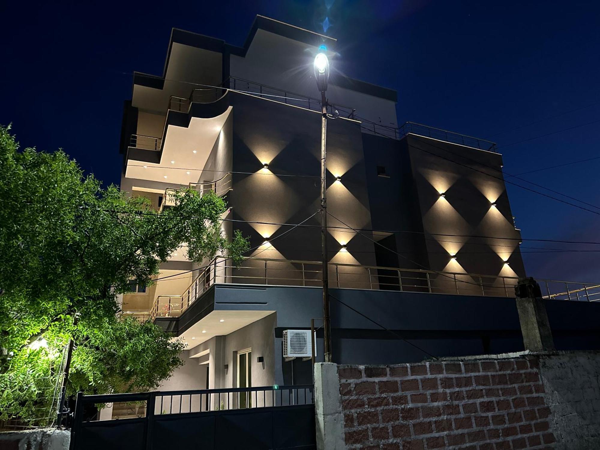 Mico'S Apartments Vlorë Exterior foto